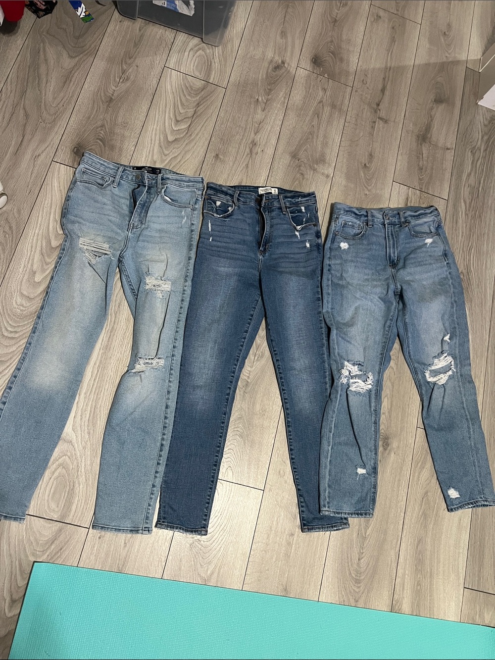 Women’s Light & Medium Blue Distressed Jeans - bundle of 3 Sz 26,27&4